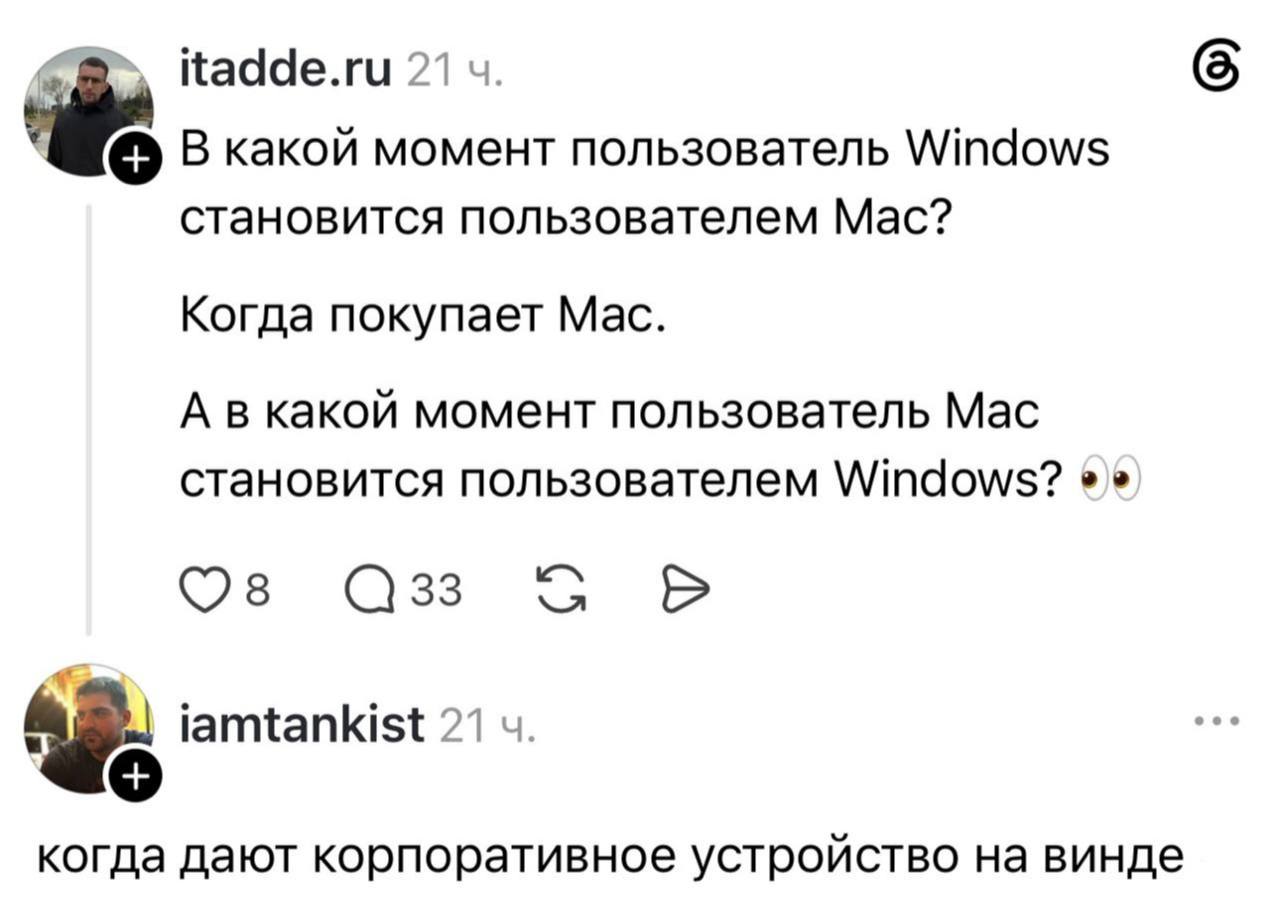 Ноутбук Mac и Windows ПК рядом на столе