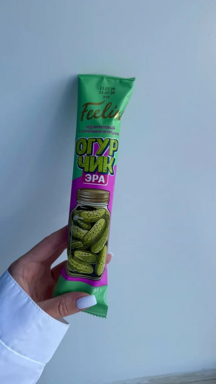 Фруктовый лед со вкусом соленых огурцов в яркой упаковке