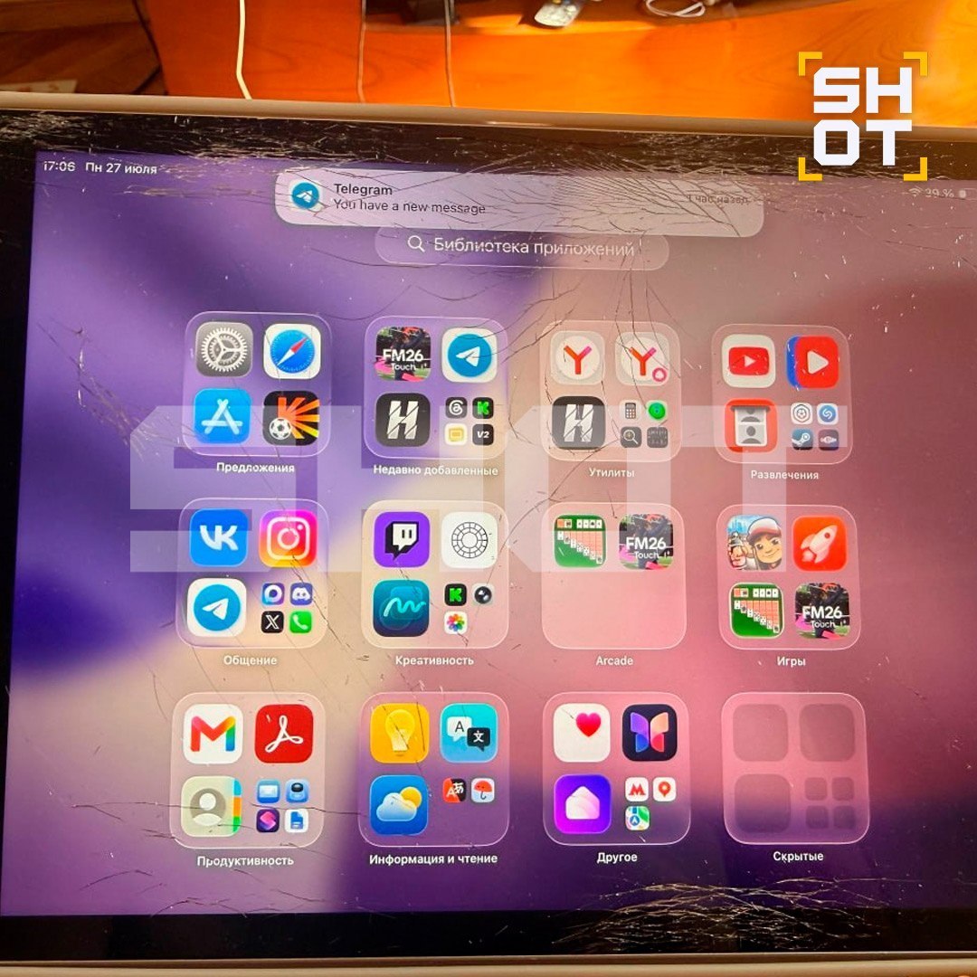 Разбитый экран iPad после взрыва из-за перегрева