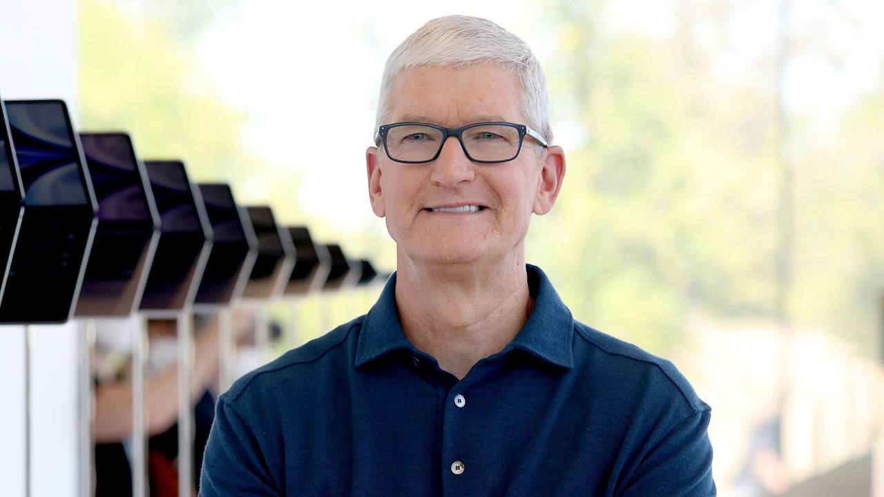 Тим Кук на сцене презентации Apple