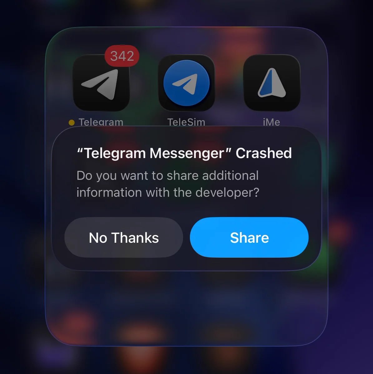 Смартфон с вылетающим приложением Telegram