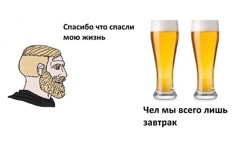 Бокал пенного пива на столе в пабе